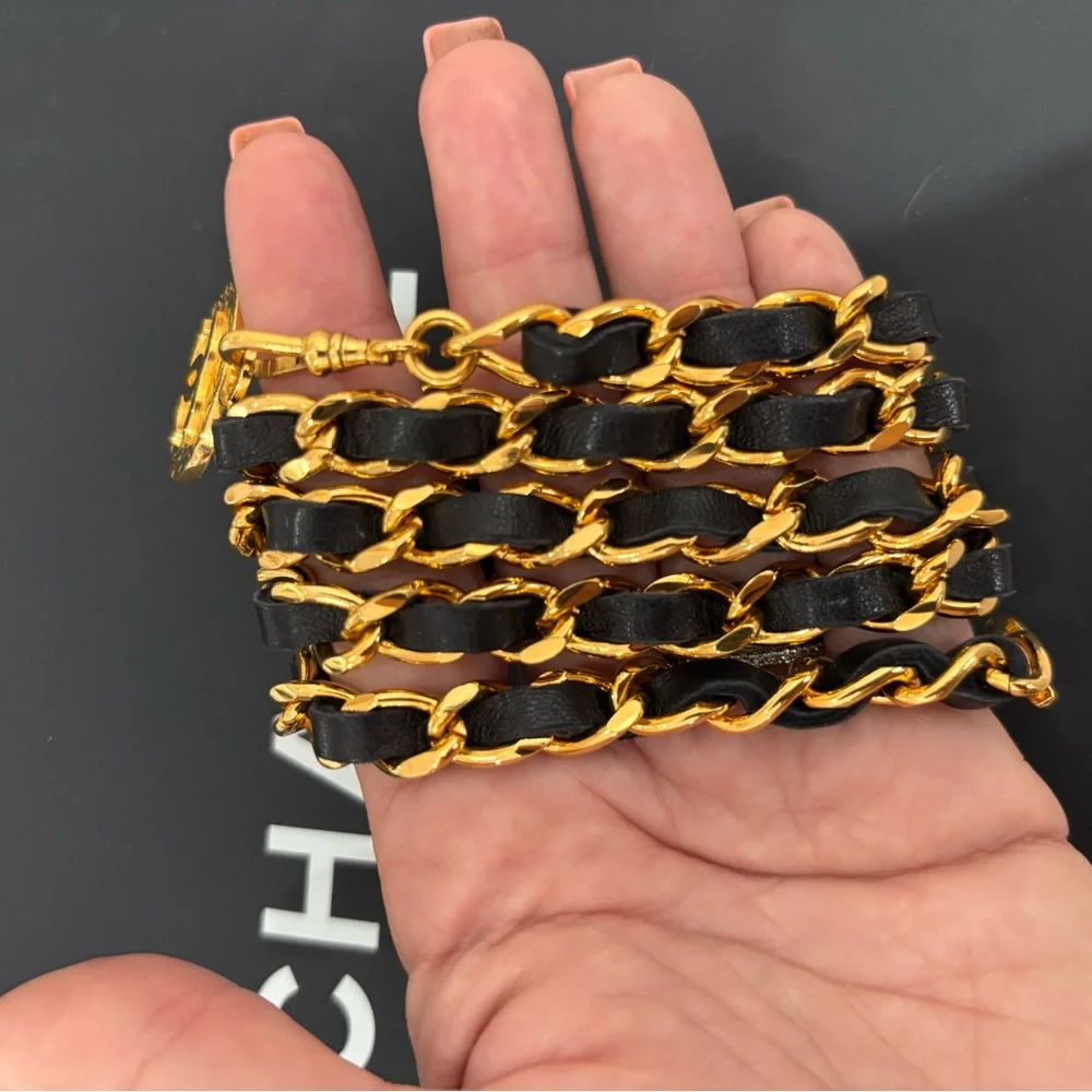 Authentic 1982 CHANEL vintage black leather single chain link belt 90cm